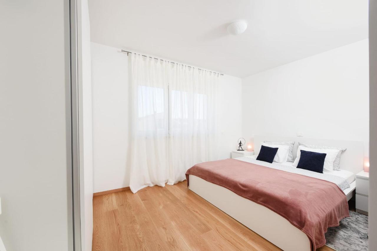 Novi Apartman Franka Lägenhet Zadar Exteriör bild