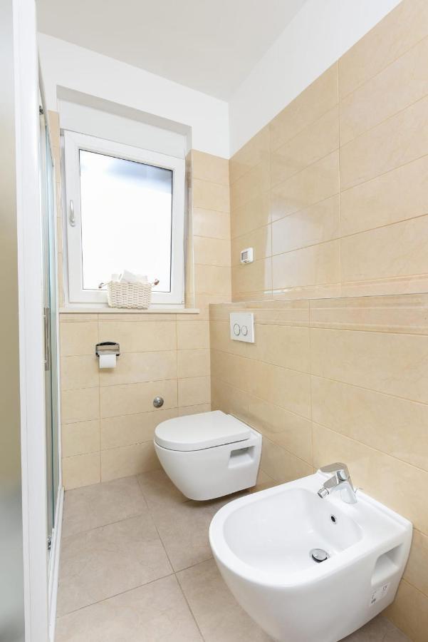 Novi Apartman Franka Lägenhet Zadar Exteriör bild