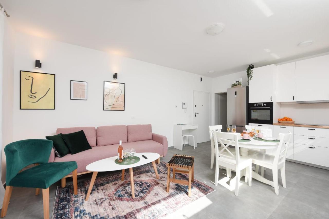 Novi Apartman Franka Lägenhet Zadar Exteriör bild