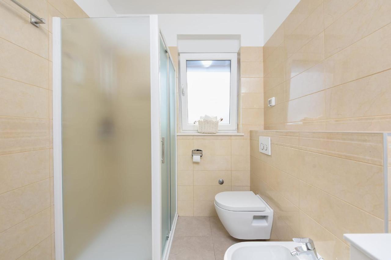 Novi Apartman Franka Lägenhet Zadar Exteriör bild